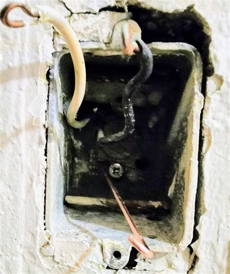 grounding gcfi outlets with metal box in old house|gfci grounding outlet 1950s.